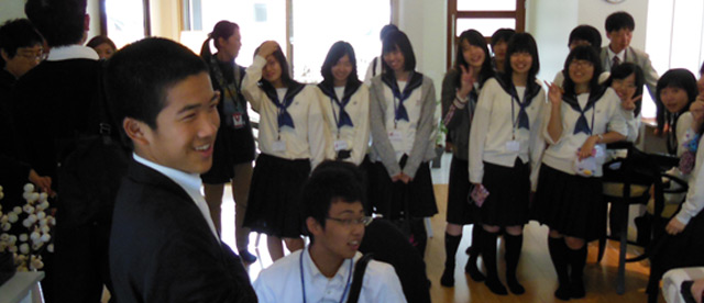 Japanese Homestay Students Visit Elements - Display Home